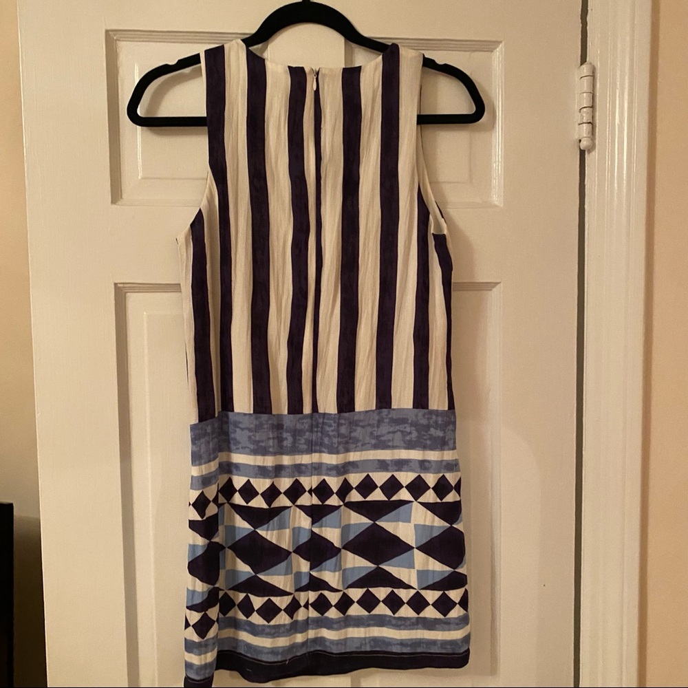 Lulu’s navy stripe geometric print shift dress - Picture 9 of 9
